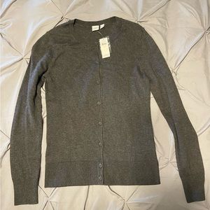 Brand New GAP Factory women’s crew neck cardigan size small